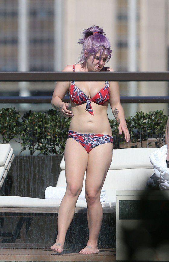 POTUS reccomend Kelly osbourn bikini pic