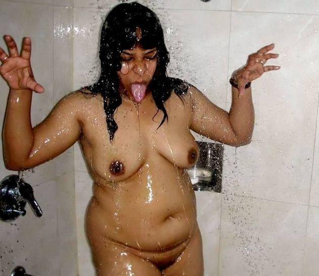 Naked aunt shower sex pics