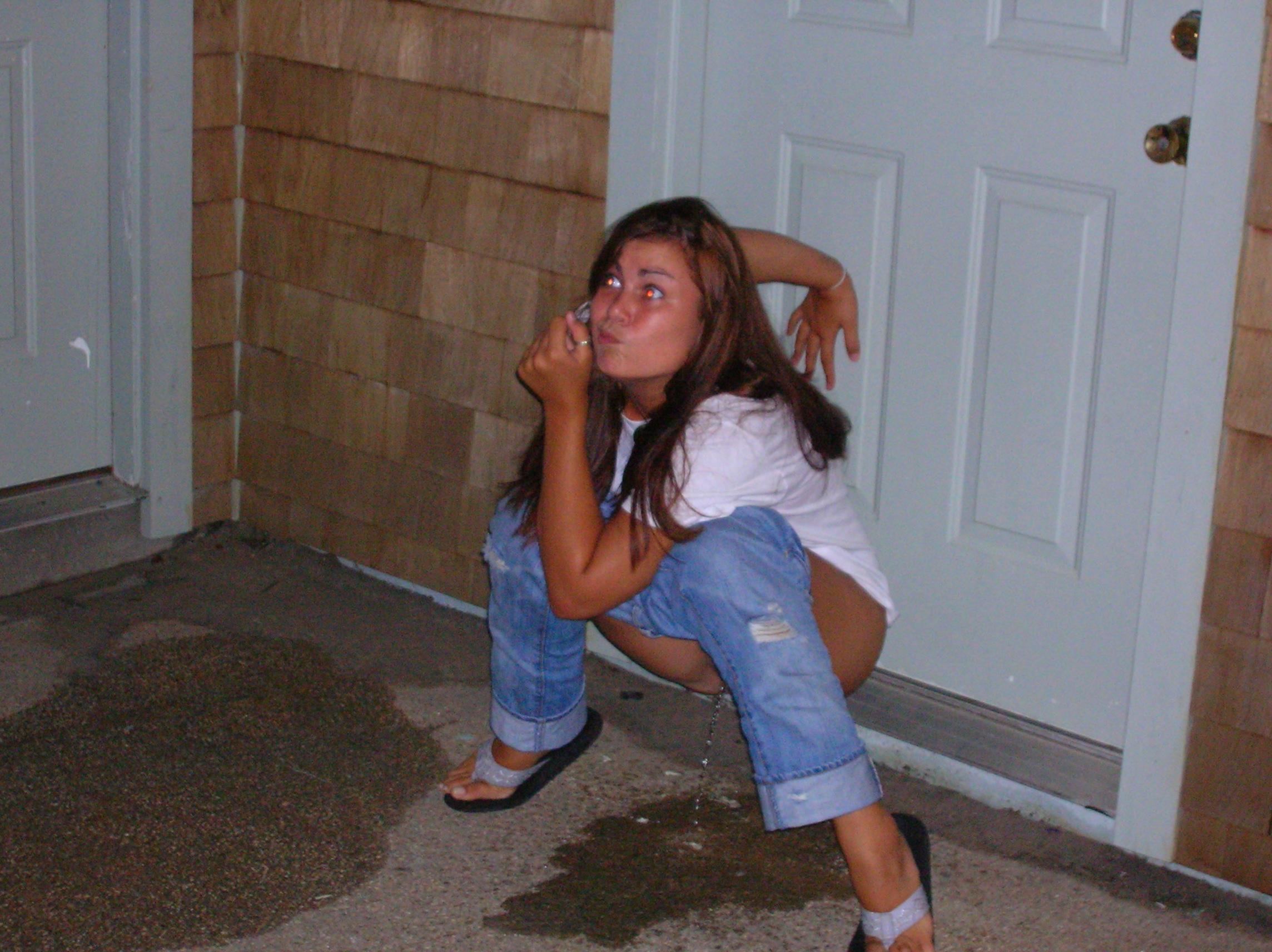 Girl caught peeing pic