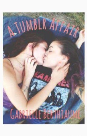 Read teen girls kissing girls