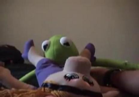Kermit fisting piggy
