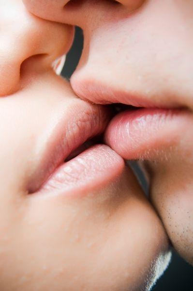 Dont lick lips kiss