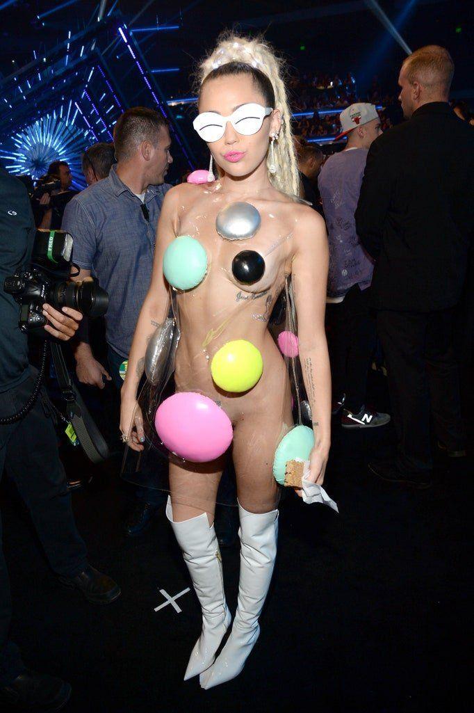 Miley cyrus uncensored upskirt pic